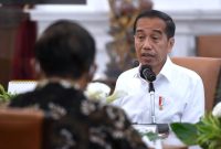 Presiden Joko Widodo memimpin rapat bersama jajarannya yang secara khusus membahas mengenai visa on arrival (VoA) dan Kartu Izin Tinggal Terbatas (Kitas) di Istana Merdeka, Jakarta, pada Jumat, 9 September 2022.