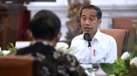 Presiden Joko Widodo memimpin rapat bersama jajarannya yang secara khusus membahas mengenai visa on arrival (VoA) dan Kartu Izin Tinggal Terbatas (Kitas) di Istana Merdeka, Jakarta, pada Jumat, 9 September 2022.