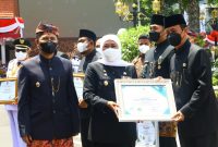 Gubernur Jawa Timur, Khofifah Indar Parawansa nobatkan Pamekasan sebagai kabupaten terinovasi.