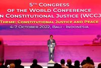 Presiden Joko Widodo secara resmi membuka Kongres ke-5 Konferensi Badan Peradilan Konstitusi Sedunia atau The World Conference on Constitutional Justice (WCCJ) Tahun 2022 yang digelar di Bali Nusa Dua Convention Center (BNDCC), Kabupaten Badung, Provinsi Bali, pada Rabu, 5 Oktober 2022. Foto: BPMI Setpres/Rusman

 