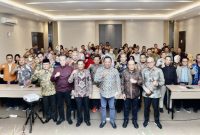 Bupati Sampang H. Slamet Junaidi membuka sosialisasi kebijakan pengadaan barang dan jasa bagi pejabat pembuat komitmen dan pejabat pengadaan.