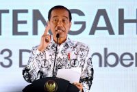 Presiden Joko Widodo menyampaikan sambutannya saat menghadiri acara Puncak Peringatan Hari Ulang Tahun (HUT) Ke-77 Persatuan Guru Republik Indonesia (PGRI) dan Hari Guru Nasional (HGN) Tahun 2022 yang digelar di Marina Convention Center, Kota Semarang, Provinsi Jawa Tengah, pada Sabtu, 3 Desember 2022. Foto: BPMI Setpres/Rusman
 