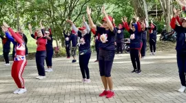 GMC Trenggalek bersama masyarakat setempat senam lakukan senam bersama.