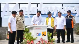 Presiden Joko Widodo meninjau sekaligus meresmikan penataan kawasan Pantai Malalayang dan Ecotourism Village Bunaken, Kota Manado, Provinsi Sulawesi Utara, pada Jumat, 20 Januari 2023. (Foto: BPMI)
