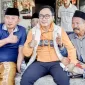 Bupati Pamekasan, Baddrut Tamam bersama warganya. (Foto: ist)