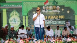 Owner PT Bawang Mas Group , H. Khoirul atau Hj. Saat menghadiri resepsi perayaan 1 abad NU di Kadur, Pamekasan.