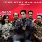 Ketua Umum PSSI Erick Thohir menyampaikan keterangannya kepada awak media di Kantor Presiden, Jakarta, pada Senin, 20 Februari 2023. Foto: BPMI Setpres/Lukas