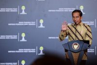 Presiden Joko Widodo menyampaikan sambutannya dalam pelantikan Badan Pengurus Pusat Himpunan Pengusaha Muda Indonesia (HIPMI) Masa Bakti 2022-2025, yang digelar di Hotel Kempinski, Jakarta, pada Senin, 20 Februari 2023. Foto: BPMI Setpres