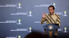 Presiden Joko Widodo menyampaikan sambutannya dalam pelantikan Badan Pengurus Pusat Himpunan Pengusaha Muda Indonesia (HIPMI) Masa Bakti 2022-2025, yang digelar di Hotel Kempinski, Jakarta, pada Senin, 20 Februari 2023. Foto: BPMI Setpres