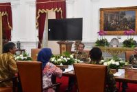 Presiden Joko Widodo menerima kedatangan anggota Dewan Pers periode 2022-2025 di Istana Merdeka, Jakarta. (Foto: BPMI Setpres)