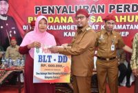 Bupati Sumenep Achamd Fauzi saat lakukan peluncuran BLT-DD.