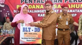 Bupati Sumenep Achamd Fauzi saat lakukan peluncuran BLT-DD.