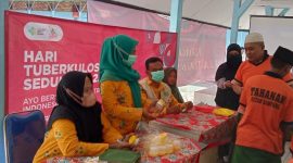 Puskesmas Kamoning Sampang Bersama Kader Yabhysa lakukan screening masal untuk mencegah penularan TBC.