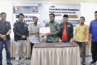 Penandatanganan MoU pada acara sosialisasi pengawasan dan partisipatif Pemilu.