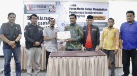 Penandatanganan MoU pada acara sosialisasi pengawasan dan partisipatif Pemilu.