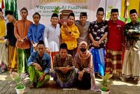 Foto bersama: Reuni akbar ke-II Yayasan Al-Fudholi Banyupelle.