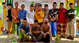 Foto bersama: Reuni akbar ke-II Yayasan Al-Fudholi Banyupelle.