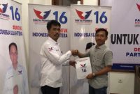 Wahyudi saat menerima rekomendasi dari DPW Perindo Jawa Timur untuk maju Caleg. (Foto: Dok.Istimewa)