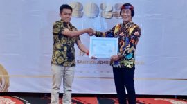 Naghfir's Institute Mengapresiasi Kak Seto sebagai Pelopor Homeschooling Ramah Anak dengan Penghargaan Spesial. 