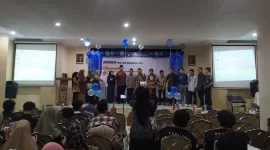 Foto bersama saat Kaprodi PGMI membuka perayaan anniversary beserta seluruh rekan dosen kaprodi 