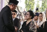 Foto: Saat Perjumpaan SBY dan Megawati di Pelantikan Presiden Indonesia 2005