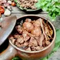 Gudeg adalah makanan ikonik Jogja yang wajib Anda coba.