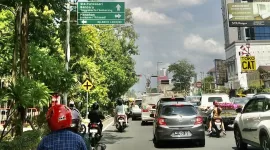 Aktivitas fisik yang terlalu intens dapat meningkatkan risiko kelelahan panas dan heatstroke.