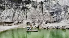 Bukit ini menawarkan pemandangan yang spektakuler, terutama saat matahari terbit atau terbenam. (Foto: Ali Swift)