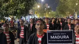 KMBY saat melakukan parade kebudayaan Madura di sepanjang Jalan Malioboro. (Foto: Dok. Istimewa)