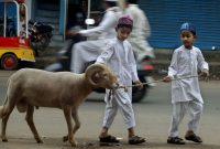 Sejarah Iduladha memberikan pengertian yang lebih dalam tentang asal usul perayaan ini dan mengingatkan umat Muslim akan pentingnya pengorbanan, kesetiaan, dan belas kasihan dalam kehidupan mereka.