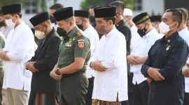 Presiden Jokowi saat melaksanakan shalat idul Fitri Dok. Setpes Presiden RI