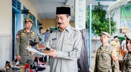 Pengelola produk sepatu Van Am dapat memanfaatkan program Bupati Pamekasan, Baddrut Tamam.