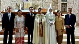 Pernikahan Muslimah memakai hijab di gereja beredar di media sosial. (Foto: istimewa)