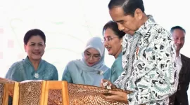 Apresiasi tersebut disampaikan Kepala Negara dalam sambutannya saat membuka Gelar Batik Nusantara pada Rabu, 2 Agustus 2023, di Senayan Park Mall, Jakarta.