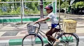 Alfin, sorang anak putus sekolah demi bantu ekonomi keluarga.