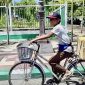 Alfin, sorang anak putus sekolah demi bantu ekonomi keluarga.