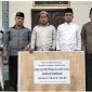 Penyerahan bantuan secara simbolis oleh Yayasan Abroril Mahbub Pondok Pesantren Miftahul Ulum Al-Mubarok.
