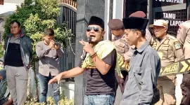 GMPB menyampaikan sepuluh tuntutan kepada Kejaksaan Negeri Pamekasan, melibatkan berbagai kasus korupsi, termasuk pengadaan mobil Sigap, dana hibah Pokok-Pokok Pemikiran.