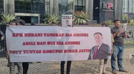 Aksi protes ini mencerminkan keprihatinan masyarakat terhadap kasus korupsi.