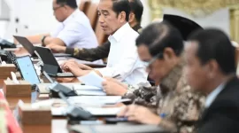 Presiden Joko Widodo memimpin rapat terbatas bersama jajarannya di Istana Merdeka, Jakarta, pada Kamis, 5 Oktober 2023 untuk membahas soal proyek strategis nasional (PSN). 