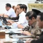 Presiden Joko Widodo memimpin rapat terbatas bersama jajarannya di Istana Merdeka, Jakarta, pada Kamis, 5 Oktober 2023 untuk membahas soal proyek strategis nasional (PSN). 