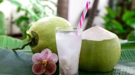 jika Anda mencari minuman yang menyegarkan, alami, dan menyehatkan dalam cuaca panas, air kelapa bisa menjadi pilihan yang baik.