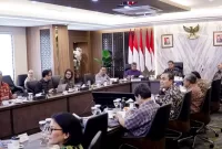 Rapat Koordinasi ini dipimpin oleh Menteri Koordinator Bidang Perekonomian dan dihadiri oleh Menteri Koperasi dan UKM, Wakil Menteri Keuangan, perwakilan Bank Indonesia, Otoritas Jasa Keuangan, Kementerian Pertanian, dan BPKP.