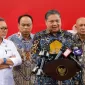 Pemerintah tetap berkomitmen untuk melindungi kepentingan pelaku usaha lokal.