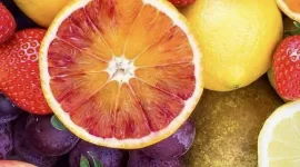 Mengonsumsi buah-buahan yang rendah gula dapat menjadi pilihan yang baik untuk menjaga kadar gula darah tetap stabil.