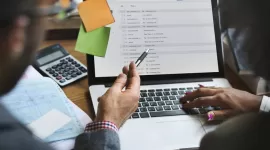 Mengoptimalkan website Anda dengan menggunakan plugin yang tepat adalah langkah penting dalam mencapai keberhasilan online. Plugin keamanan, SEO, kecepatan, analitik, dan kontak dapat membantu meningkatkan kinerja dan pengalaman pengguna dari website Anda.