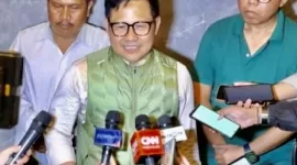 Cawapres RI , Abdul Muhaimin Iskandar atau Gus Imin, diwawancara setelah menghadiri acara 'Temu Juang' dengan sejumlah aktivis di Kafe UC UGM Bulaksumur, Yogyakarta.
