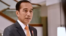 Presiden Joko Widodo menegaskan bahwa ia tidak terlibat dalam urusan pencalonan capres atau cawapres dan mengarahkan pertanyaan terkait hal tersebut kepada partai politik serta Mahkamah Konstitusi.