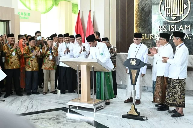 Presiden Joko Widodo meresmikan Tower RS Islam Surabaya A. Yani, menandai babak baru dalam layanan kesehatan dan pendidikan di peringatan seratus tahun Nahdlatul Ulama. 