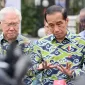 Presiden Joko Widodo memberikan keterangan kepada awak media setelah resmi membuka Investor Daily Summit 2023 yang digelar di Hutan Kota by Plataran, Senayan, Jakarta.